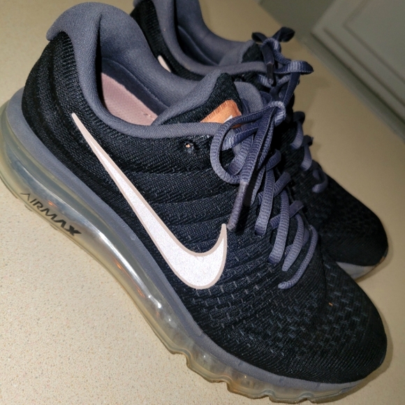 Nike Shoes - Nike Air max running tennis shoe women size 7
